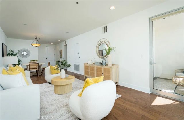 817 N ALFRED Street 205, Los Angeles, CA 90069