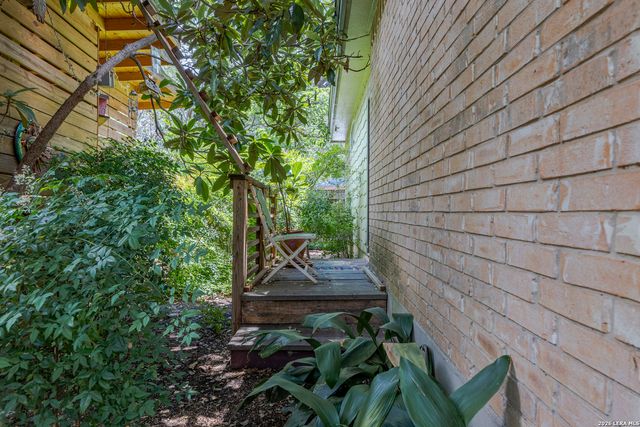 2039 Thicket Trail Dr, San Antonio, TX 78248