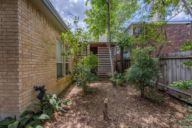 2039 Thicket Trail Dr, San Antonio, TX 78248