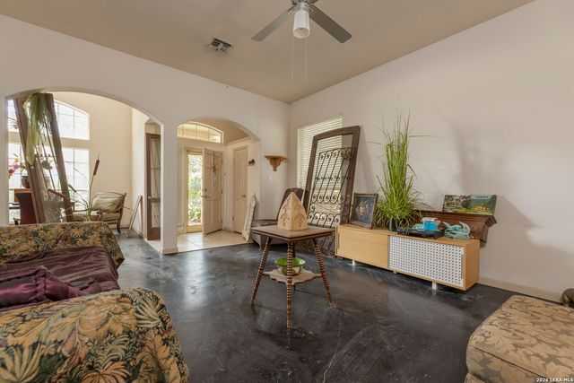 2039 Thicket Trail Dr, San Antonio, TX 78248