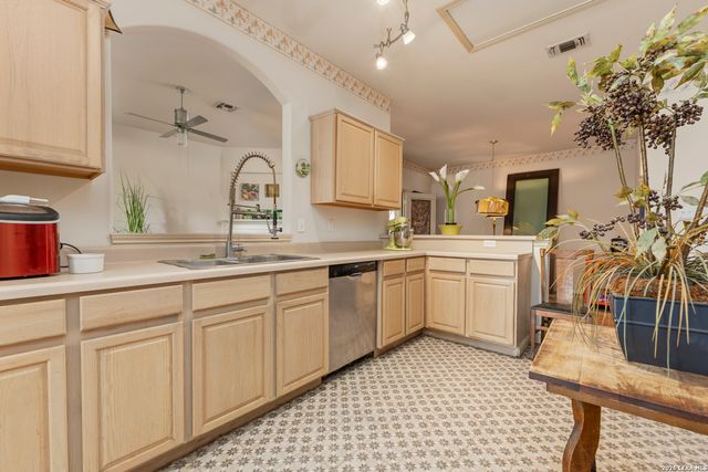 2039 Thicket Trail Dr, San Antonio, TX 78248