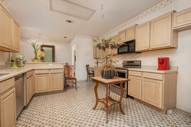 2039 Thicket Trail Dr, San Antonio, TX 78248