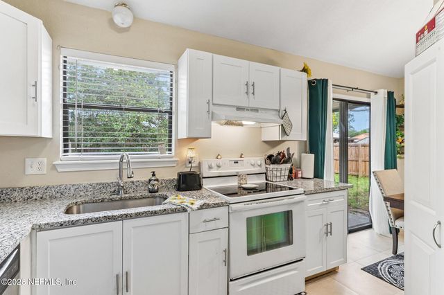 1328 BAY HILL Boulevard B, Orange Park, FL 32065