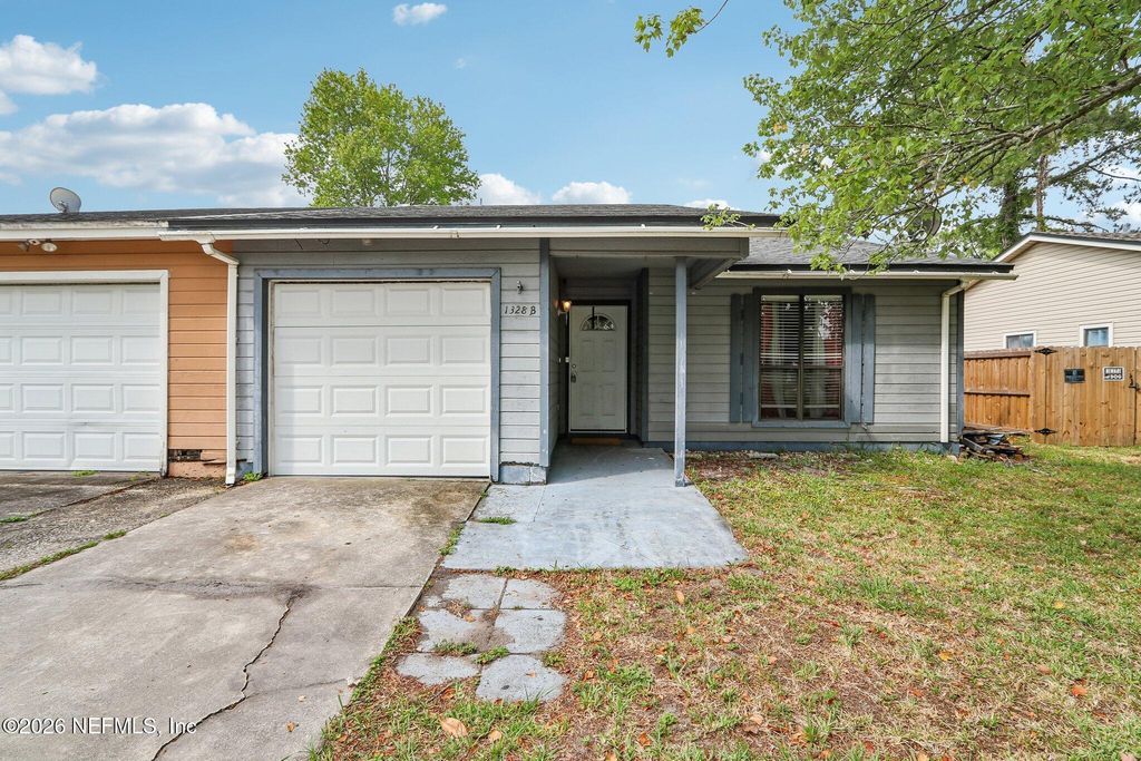 1328 BAY HILL Boulevard B, Orange Park, FL 32065