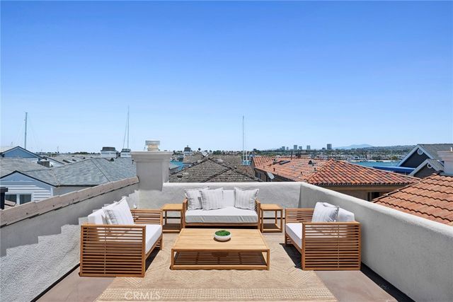 428 E Bay Avenue, Newport Beach, CA 92661
