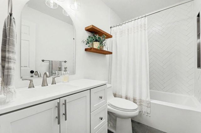 11912 W Bella Vista Cir, Wichita, KS 67212