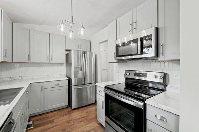 11912 W Bella Vista Cir, Wichita, KS 67212