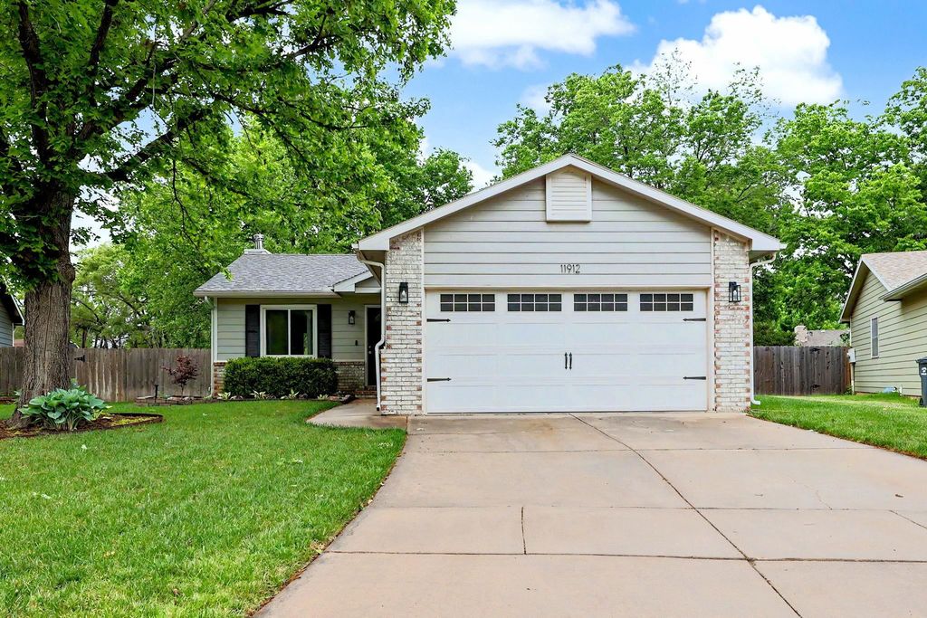 11912 W Bella Vista Cir, Wichita, KS 67212