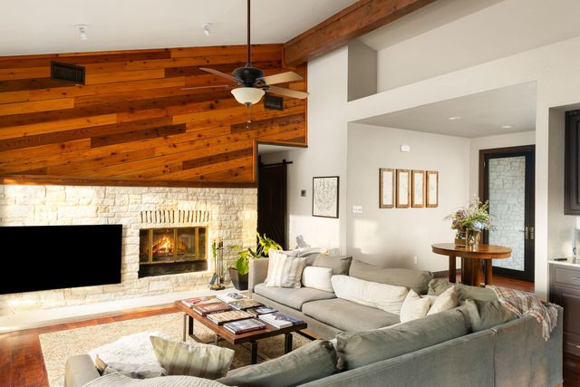 927 Challenger, Lakeway, TX 78734