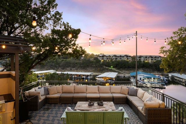 927 Challenger, Lakeway, TX 78734