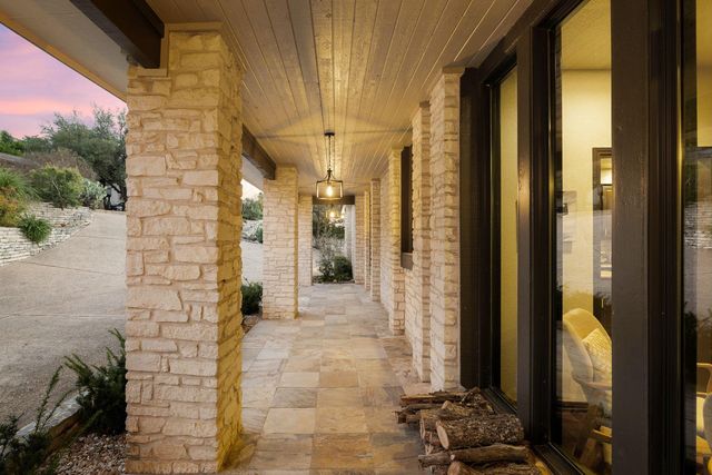 927 Challenger, Lakeway, TX 78734