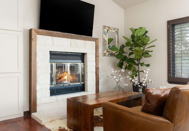 927 Challenger, Lakeway, TX 78734