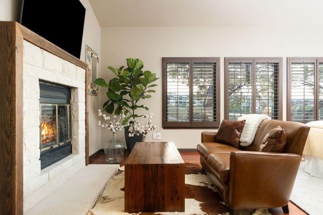 927 Challenger, Lakeway, TX 78734