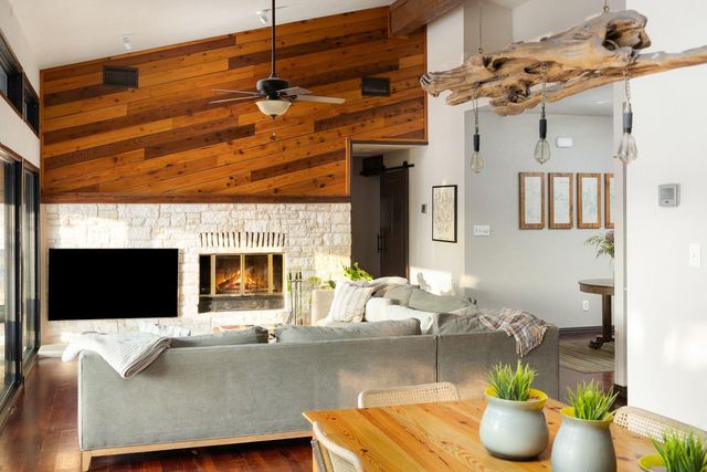 927 Challenger, Lakeway, TX 78734