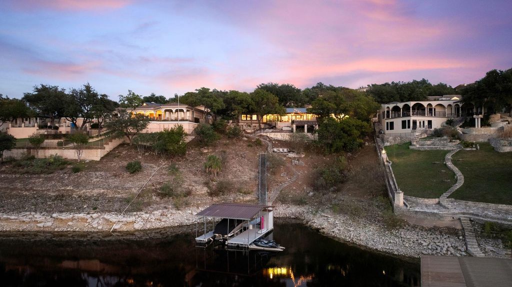 927 Challenger, Lakeway, TX 78734