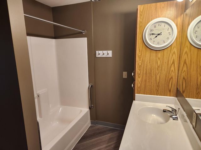 5650 Boone Avenue N 321, New Hope, MN 55428