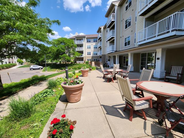 5650 Boone Avenue N 321, New Hope, MN 55428