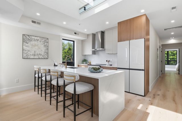17 Holmes PH1, Quincy, MA 02171