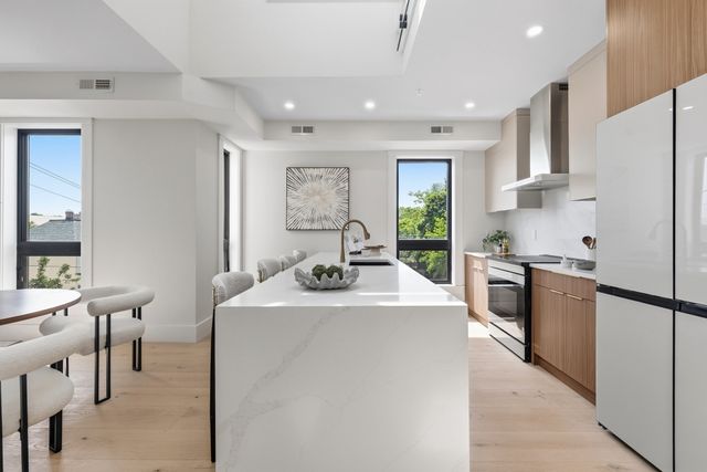 17 Holmes PH1, Quincy, MA 02171