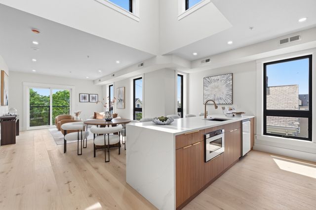 17 Holmes PH1, Quincy, MA 02171