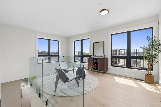 17 Holmes PH1, Quincy, MA 02171