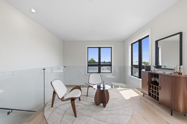 17 Holmes PH1, Quincy, MA 02171