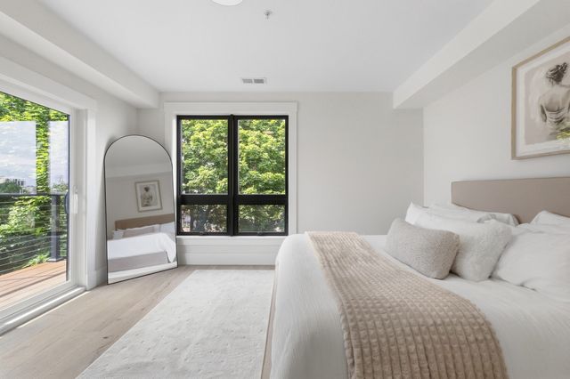17 Holmes PH1, Quincy, MA 02171