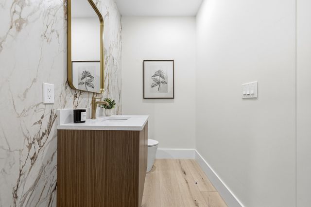 17 Holmes PH1, Quincy, MA 02171