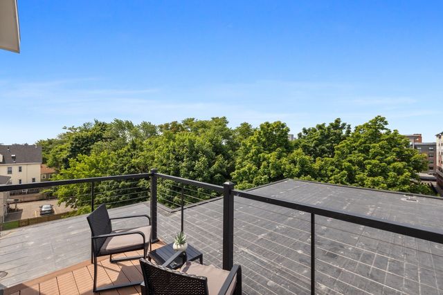17 Holmes PH1, Quincy, MA 02171