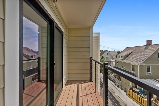 17 Holmes PH1, Quincy, MA 02171