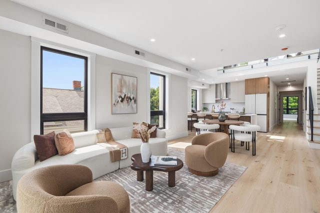 17 Holmes PH1, Quincy, MA 02171