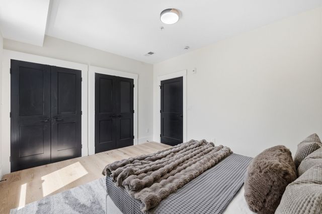 17 Holmes PH1, Quincy, MA 02171