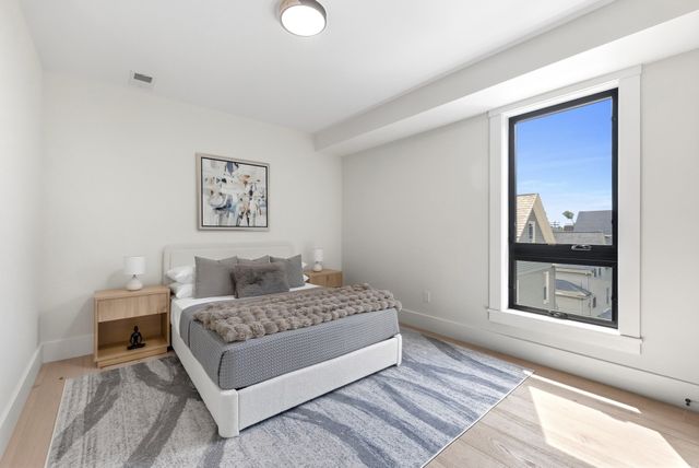 17 Holmes PH1, Quincy, MA 02171