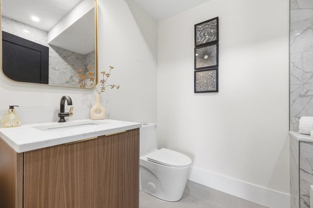 17 Holmes PH1, Quincy, MA 02171