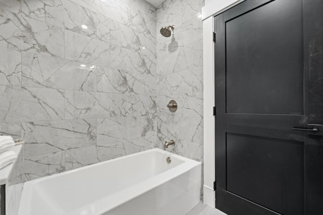 17 Holmes PH1, Quincy, MA 02171
