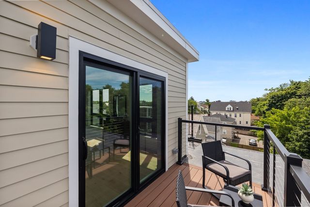 17 Holmes PH1, Quincy, MA 02171