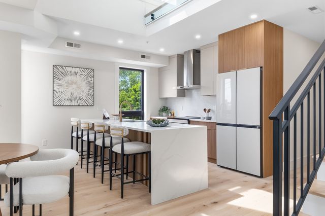 17 Holmes PH1, Quincy, MA 02171