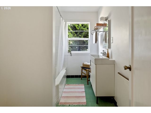 6504 N COMMERCIAL Ave 2, Portland, OR 97217