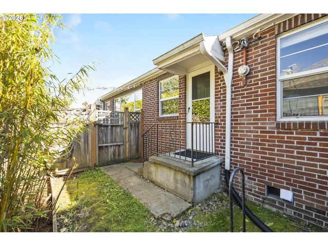 6504 N COMMERCIAL Ave 2, Portland, OR 97217