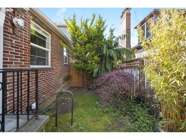 6504 N COMMERCIAL Ave 2, Portland, OR 97217