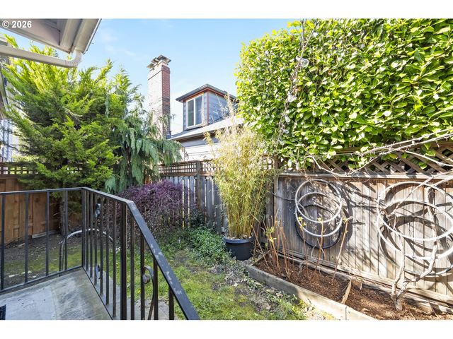 6504 N COMMERCIAL Ave 2, Portland, OR 97217