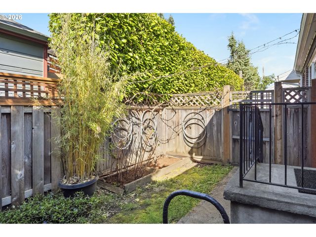 6504 N COMMERCIAL Ave 2, Portland, OR 97217