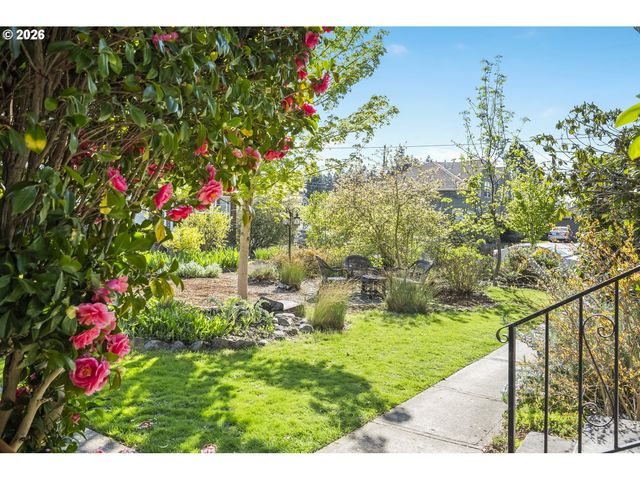 6504 N COMMERCIAL Ave 2, Portland, OR 97217