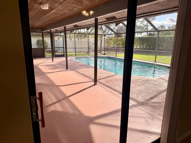 13427 Kingsbury Drive, Wellington, FL 33414