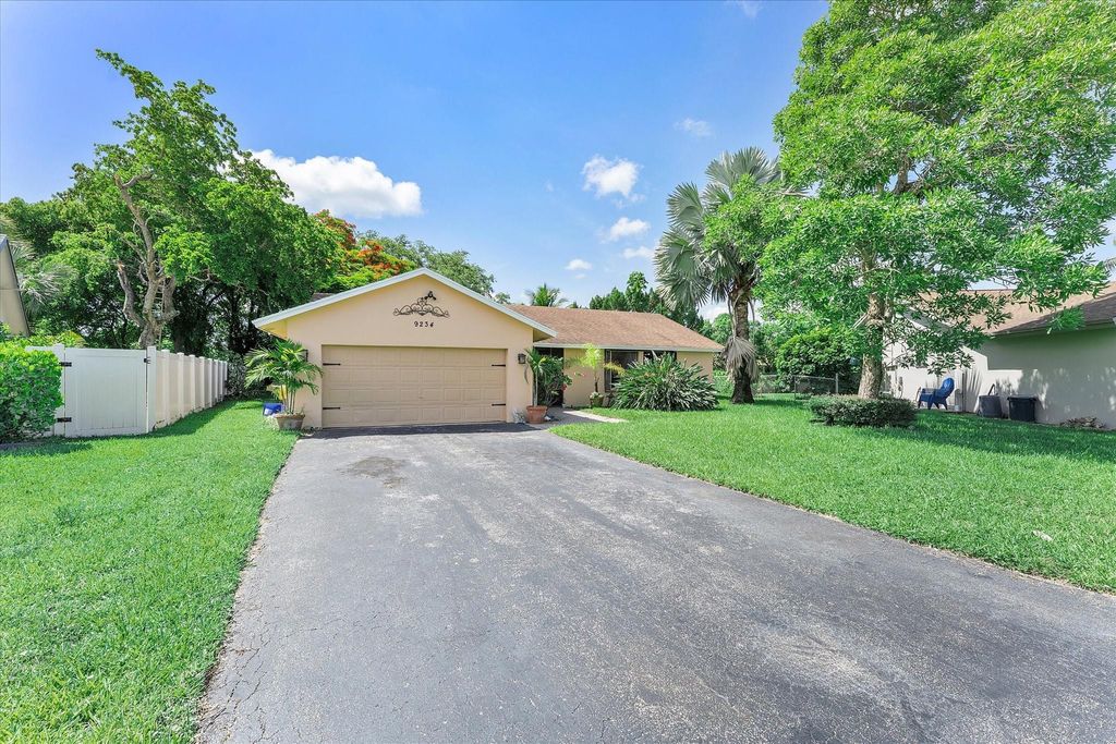 9234 Southampton Pl, Boca Raton, FL 33434