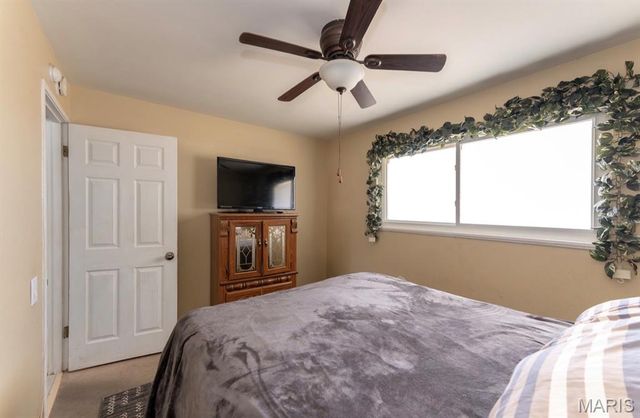 10257 Dacey Drive, St Louis, MO 63136