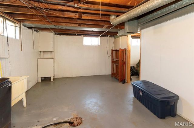 10257 Dacey Drive, St Louis, MO 63136