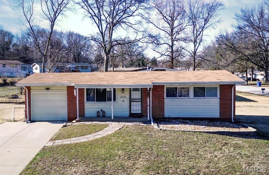 10257 Dacey Drive, St Louis, MO 63136