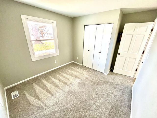 1002 Village Lane, Jenison, MI 49428