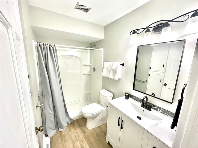 1002 Village Lane, Jenison, MI 49428